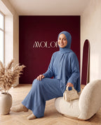 Strick-Zweiteiler Pullover und Hose Blaugrau – Sitzend