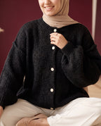 Oversize Strickcardigan Schwarz – Detail Strick und Knöpfe